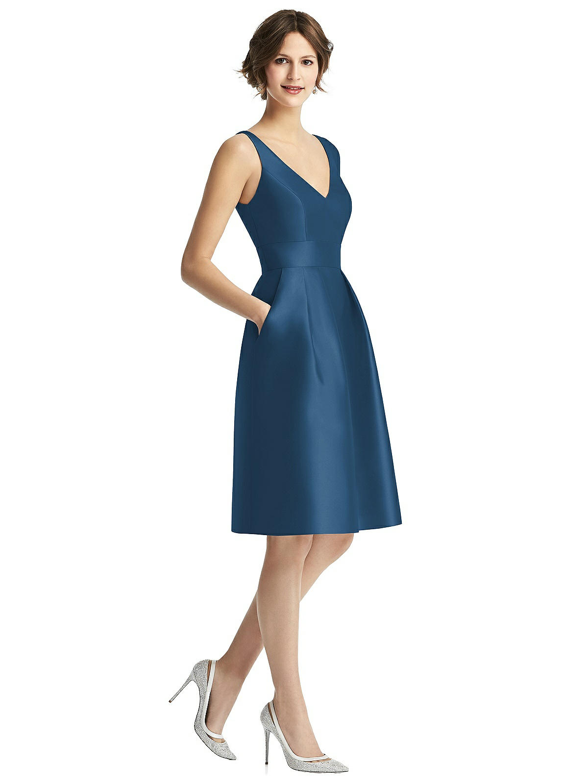 V-neck Pleated Skirt Cocktail Bridesmaid Dress With Pockets In