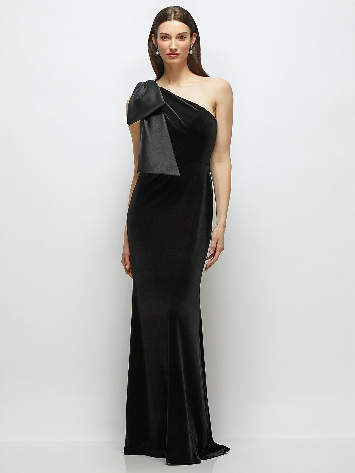 One-shoulder Black Velvet Maxi Bridesmaid Dress With Large