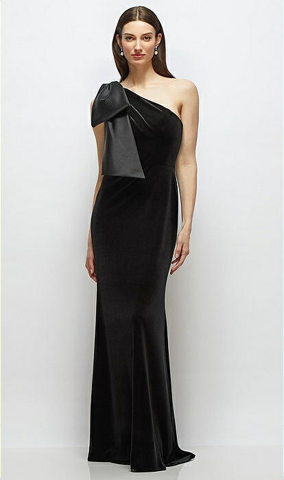 One-shoulder Black Velvet Maxi Bridesmaid Dress With Large