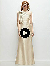 Video 1 Thumbnail - Black Bow One-Shoulder Satin Trumpet Gown