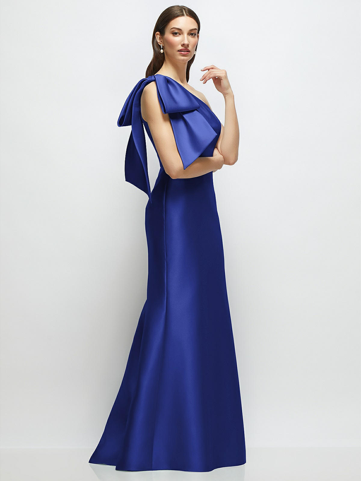 Bow One-Shoulder Satin Trumpet Gown in Blue Bow One-Shoulder Satin Trumpet Gown in Blue